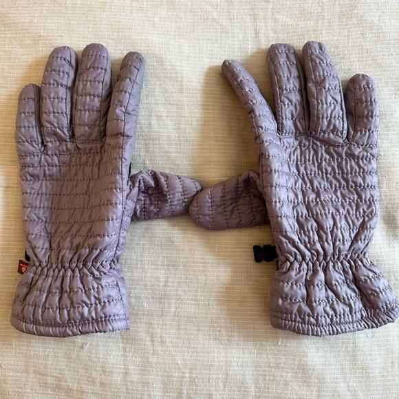 L.L. Bean Women's Quilted Gloves in Lavender - Picture 5 of 5